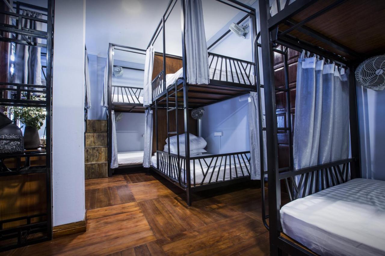 The Chi Novel Hostel Hanoi Buitenkant foto
