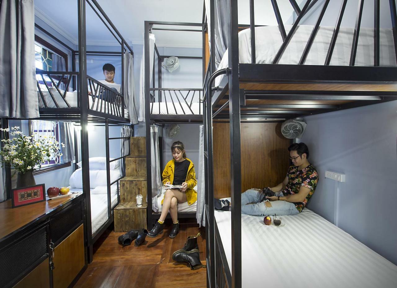 The Chi Novel Hostel Hanoi Buitenkant foto