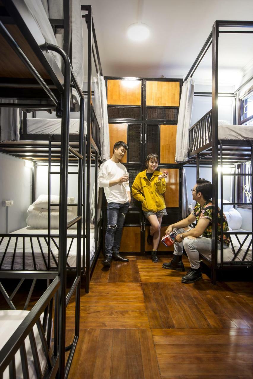 The Chi Novel Hostel Hanoi Buitenkant foto